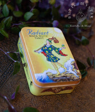 Load image into Gallery viewer, Radiant Raider Waite mini-tarot i plåtask